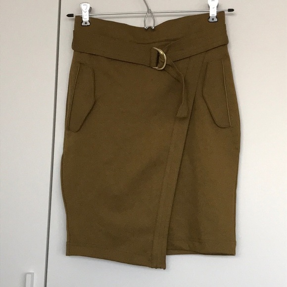 H&M Dresses & Skirts - H&M olive green skirt